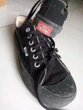 Sepatu sneaker Vans
