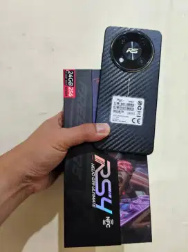 Hape ram tertinggi 12+12/256 ( Itel RS Like new )