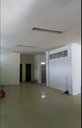 SEWA GUDANG DI KELAPA GADING 3 LANTAI STRATEGIS