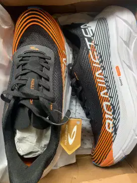 Sepatu Running Nineten Reishika Bolster