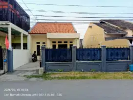 Rumah Siap Huni Baru Renovasi Tanah Besar di Jalan Utama Perumahan