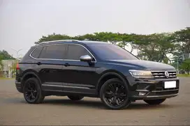 Volkswagen VW Tiguan 2021/2022 TSI 1.4 SUV Bensin Hitam