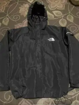 Jaket gunung Gortex Tnf