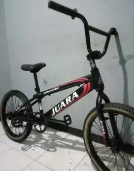 Dijual sepeda BMX JUARA msih bagus rem sudah torpedo amn tinggal pakai