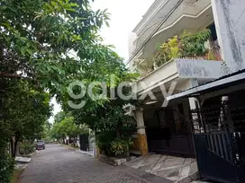 Rumah Manyar Tirtoyoso Utara Surabaya 3 Lantai Hadap Utara