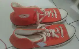 Sepatu sneakers merk converse second premium