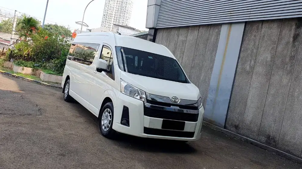 [ LOW KM ] Toyota HiACE Premio 2.8 Diesel MT Manual Putih 2023/2024