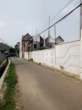 Rumah minimalis 2 lantai, desain elegan, lingkungan asri, bebas banjir