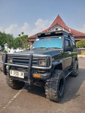 Daihatsu Rocky , Diesel 2750cc (1998)