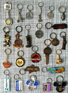 25 pcs Gantungan Kunci Souvenir Luar Negeri