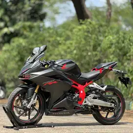 HONDA CBR250RR NON ABS HITAM 2018 KM 12K PAJAK PANJANG SIAP GASPOL