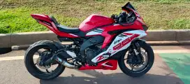 Kawasaki ZX 25 warna merah