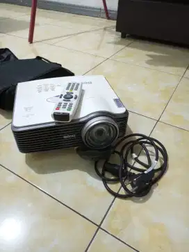 Proyektor Benq blum hdmi