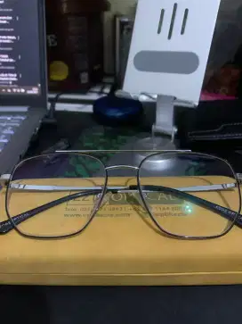 Kacamata edge optical