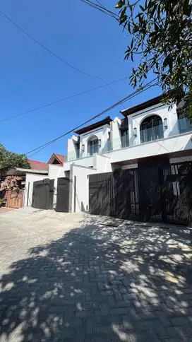Dijual Rumah Baru Gress di Manyar Dekat Pusat Kota Surabaya