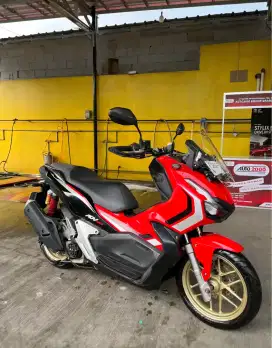 Honda adv 150 merah