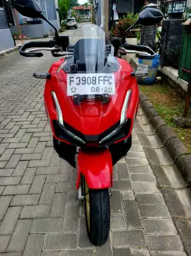 Honda adv 150 merah