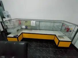 Etalase kacapanjang 3m x lebar atas 40 cm x lebar bawah 54cm x lebar s
