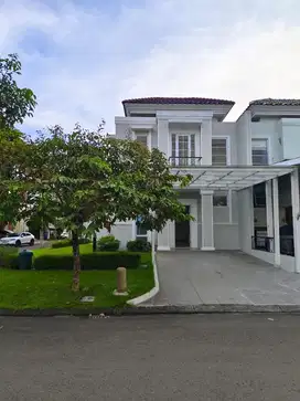 Di Jual Rumah Hoek di Cluster Alicante Gading Serpong