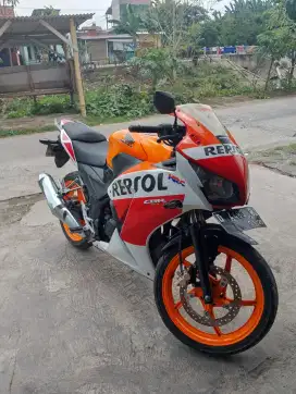 Honda CBR150R  lengkap