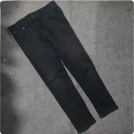 CELANA UNIQLO SELVEDGE ORIGINAL