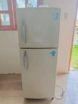 DIJUAL KULKAS LG 2 PINTU