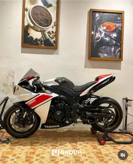 FOR SALE!! YAMAHA R1 PUTIH MERAH 2011