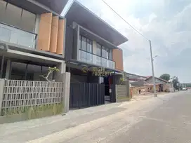 RUMAH 2 LANTAI, FULL FURNISHED, 7 MENIT DARI TUGU JOGJA