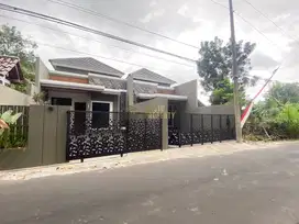 RUMAH CANTIK, SIAP HUNI, 8 MENIT KE KAMPUS UII JOGJA