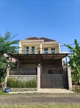 Dijual Rumah Asri di Komplek Adem dan Tenang - Singosari Malang.