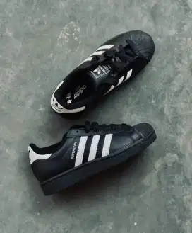 Sepatu adidas44