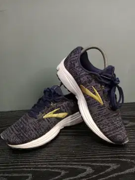 Brooks signal running size 40