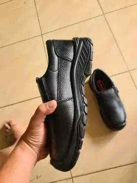 Forsale sepatu safety merk DR. OSHA
