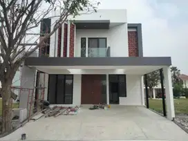 Rumah Baru Grand Pakuwon dekat Margomulyo Kolam renang pribadi