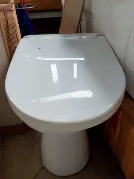 Kloset duduk Toto