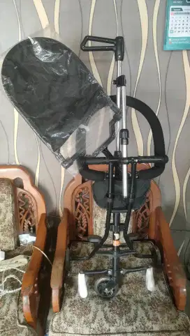 Stroller dorongan bayi masih sangat mulus