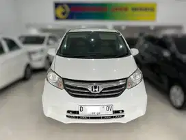Honda Freed putih 2012 matic mulus fred