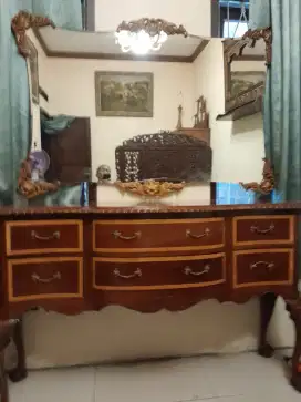 Meja konsul dan cermin model eropa