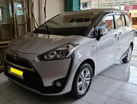 Toyota Sienta 2017 G Manual Warna Silver Putih Mobil
