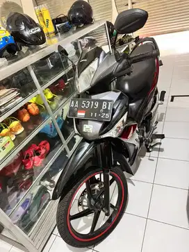 “Supra X 125 CW Hitam Merah – Sehat, Segar, Prima!”