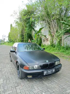 BMW E39 528i Tahun 1997