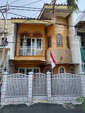 Dijual Rumah Semi Furnished Bebas Banjir di Tanjung Duren Utara