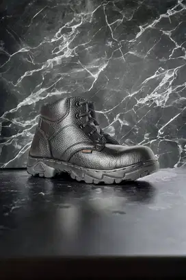 Agen sepatu boot kerja lapangan Cilacap