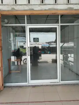 Pintu kaca toko