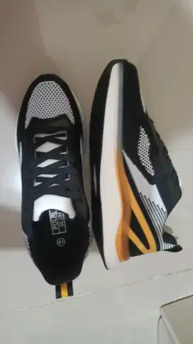 Jual Sepatu Olah Raga utk Pria) Wanita