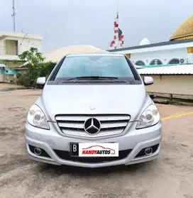 Mercedes Benz B180 Tahun 2009 Automatic Abu abu Metalik