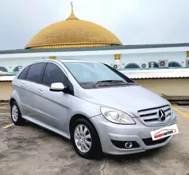 Mercedes Benz B180 Tahun 2009 Automatic Abu abu Metalik