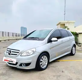 Mercedes Benz B180 Tahun 2009 Automatic Abu abu Metalik