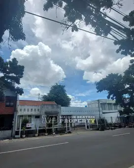 DIJUAL RUMAH HITUNG TANAH PINGGIR JALAN RAYA GRIYA LOKA BSD CITY
