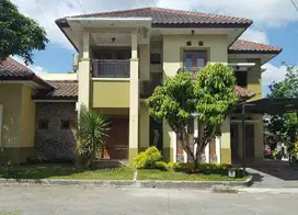 RUMAH 2 LT DALAM PERUMAHAN HOOK 4 KAMAR DEKAT JL RAYA MAGELANG.JK13449